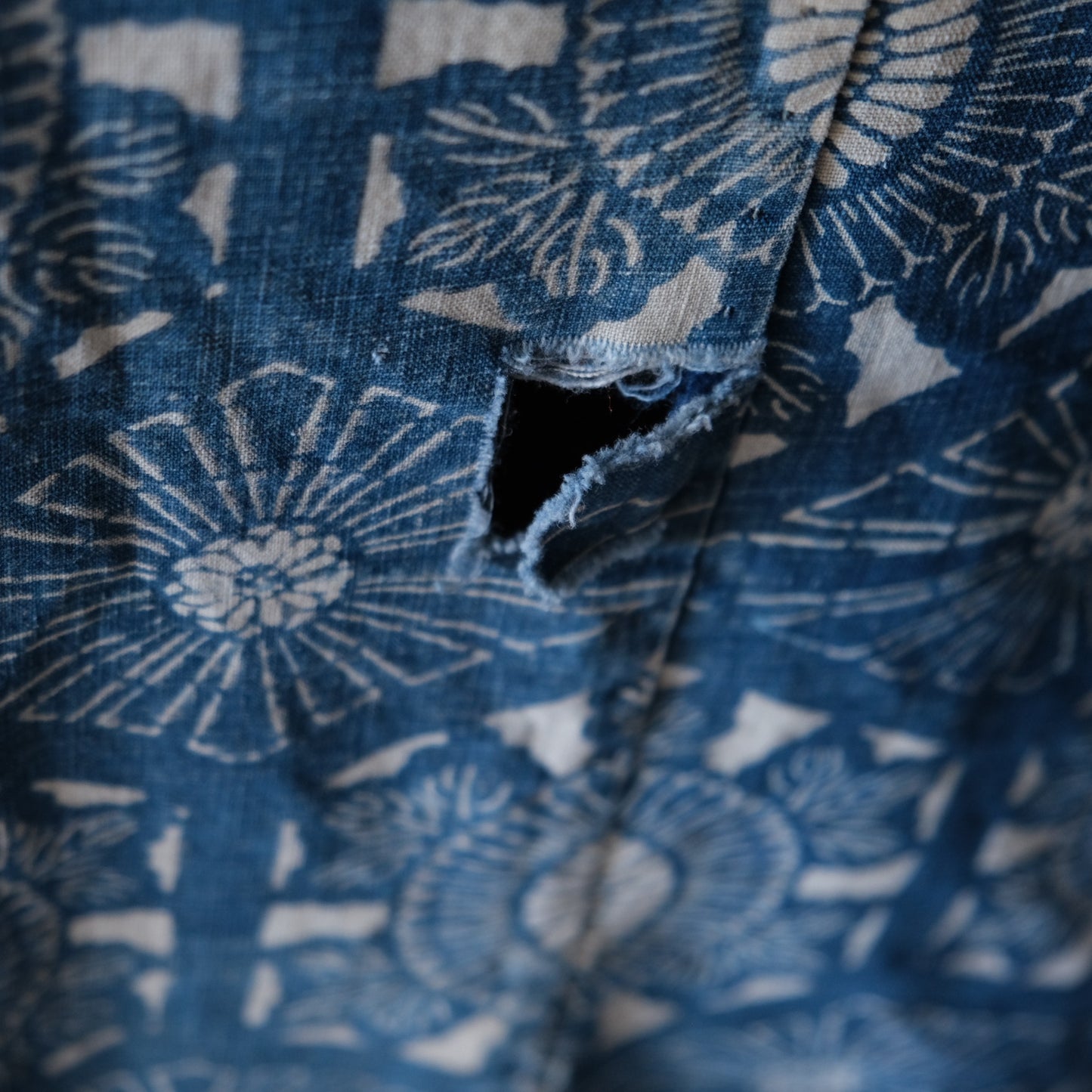 Vintage Japanese Katazome indigo chrysanthemum hexagon textile aizome (b-2)