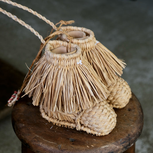 Vintage Japanese Straw Miniature Snow Boots (Yukin-ko Boots) set - Traditional Folk Craft Ornament from Ishikawa (b-60))