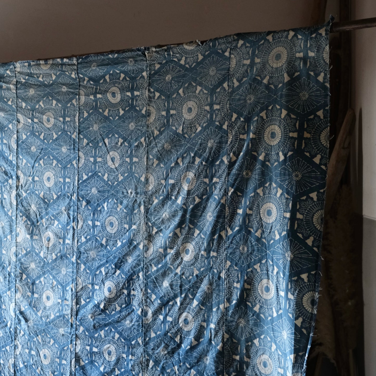 Vintage Japanese Katazome indigo chrysanthemum hexagon textile aizome (b-2)