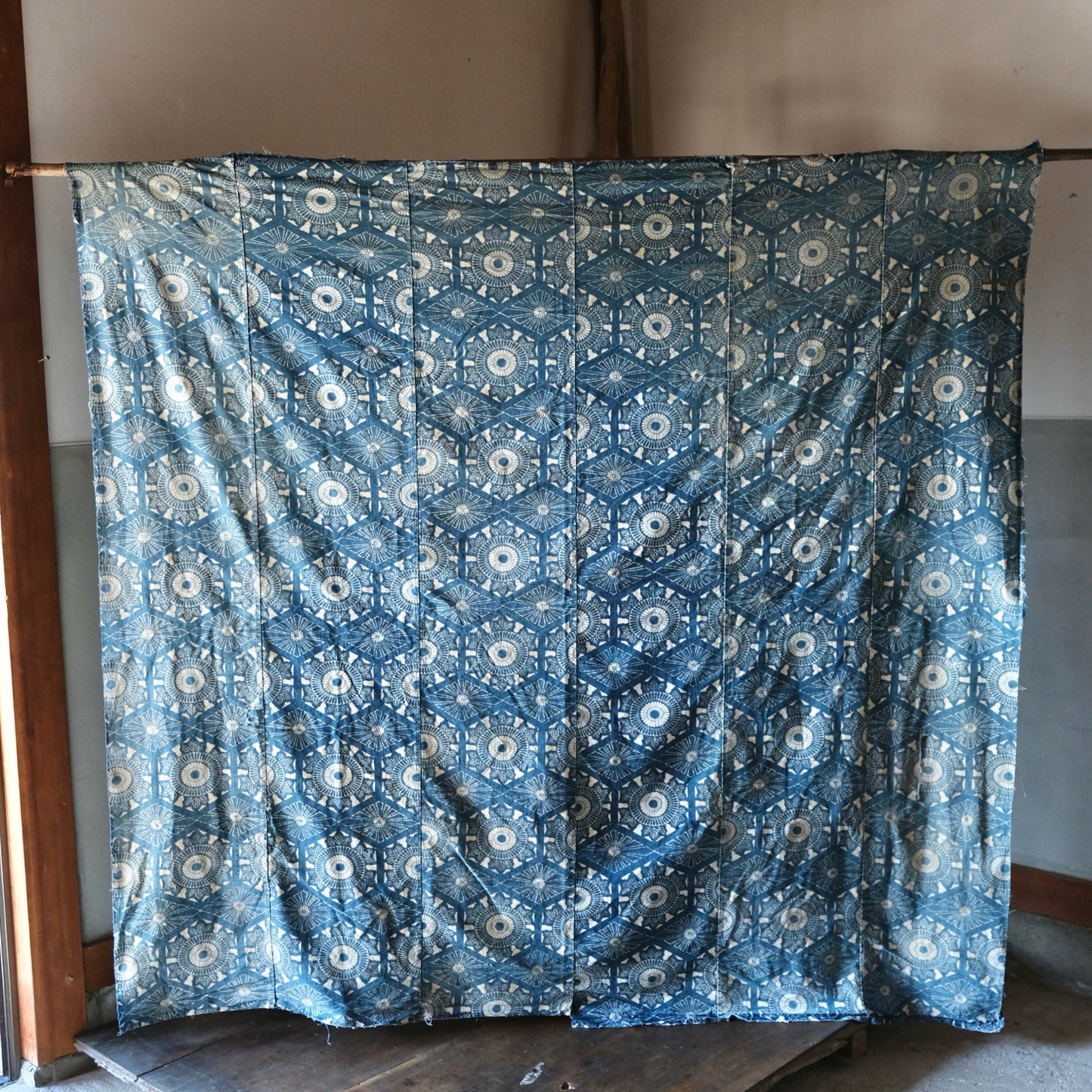 Vintage Japanese Katazome indigo chrysanthemum hexagon textile aizome (b-2)