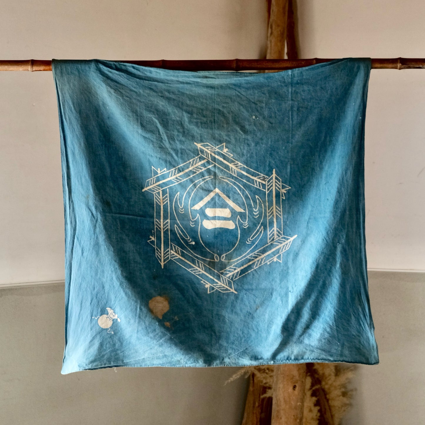Vintage Japanese Furoshiki family crest indigo dyed cotton textile (b-7)