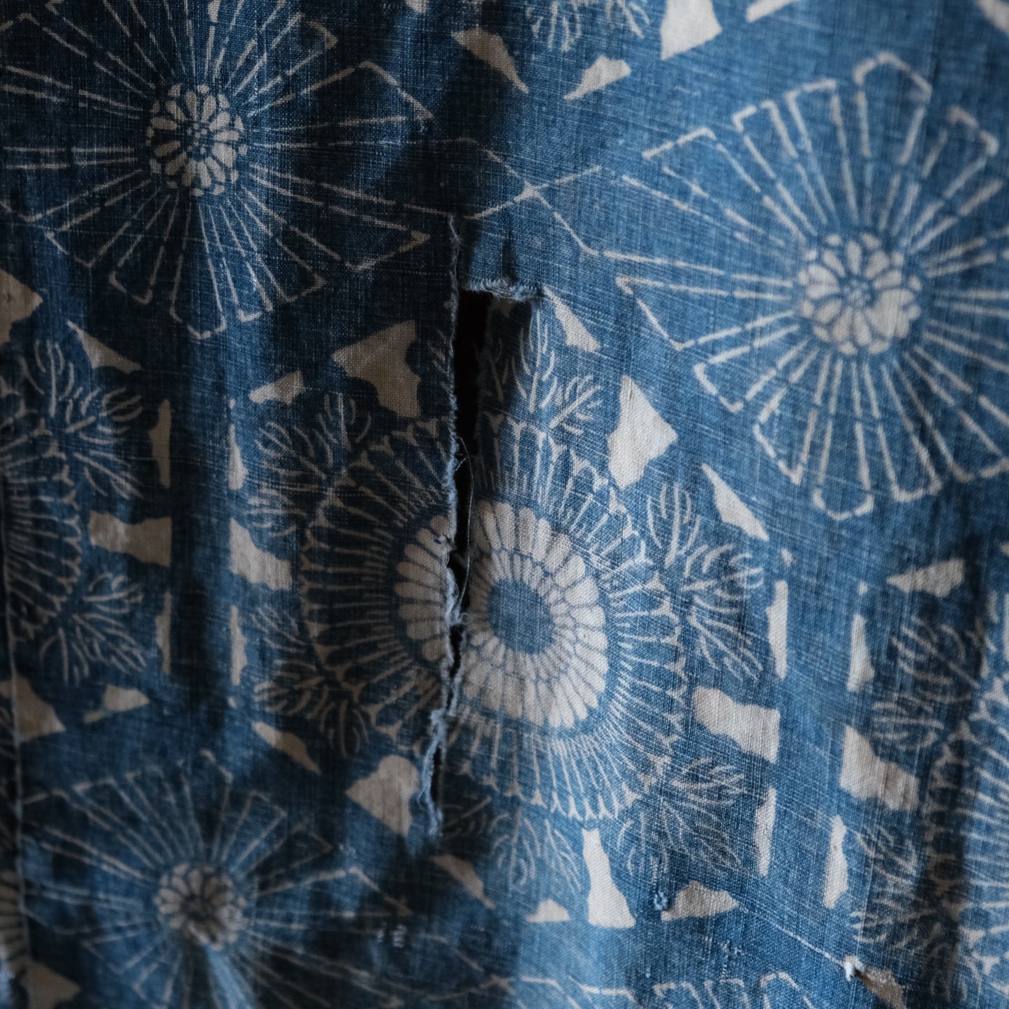 Vintage Japanese Katazome indigo chrysanthemum hexagon textile aizome (b-2)