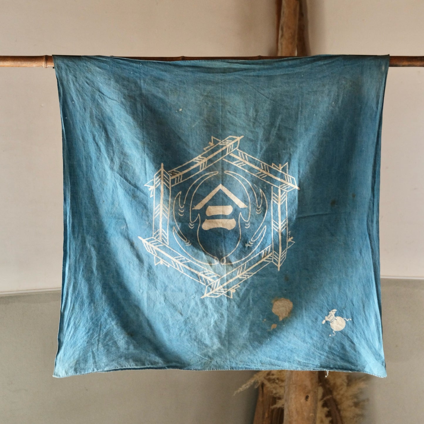 Vintage Japanese Furoshiki family crest indigo dyed cotton textile (b-7)