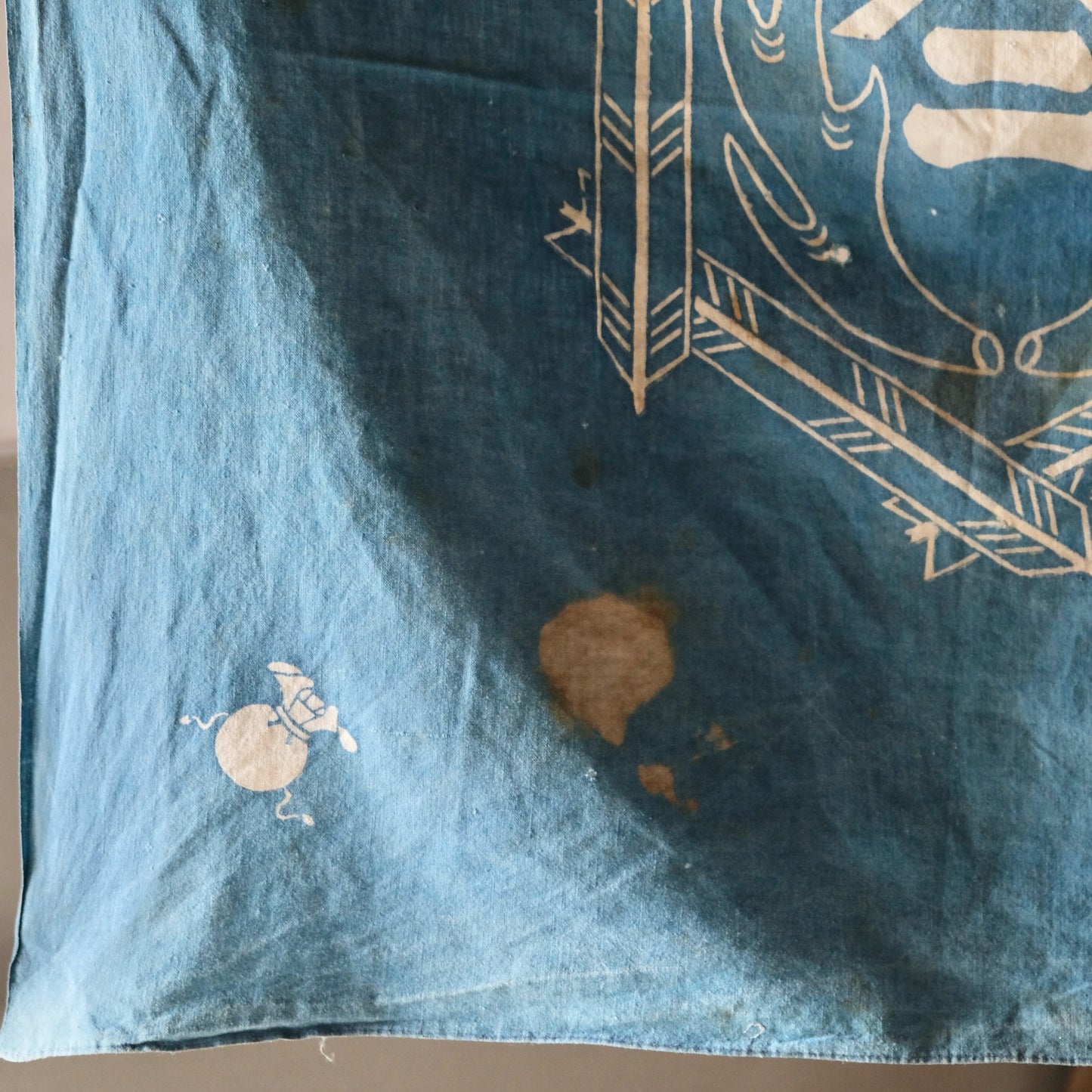 Vintage Japanese Furoshiki family crest indigo dyed cotton textile (b-7)