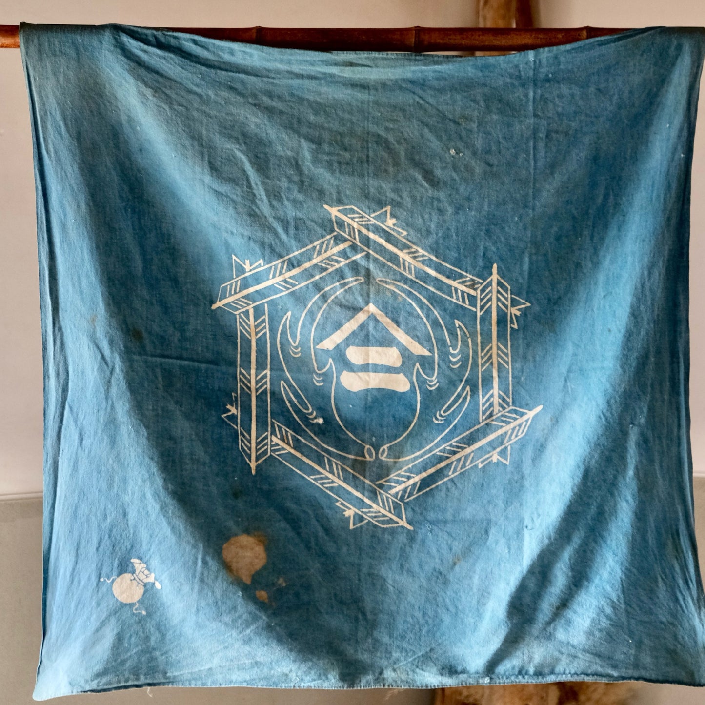 Vintage Japanese Furoshiki family crest indigo dyed cotton textile (b-7)
